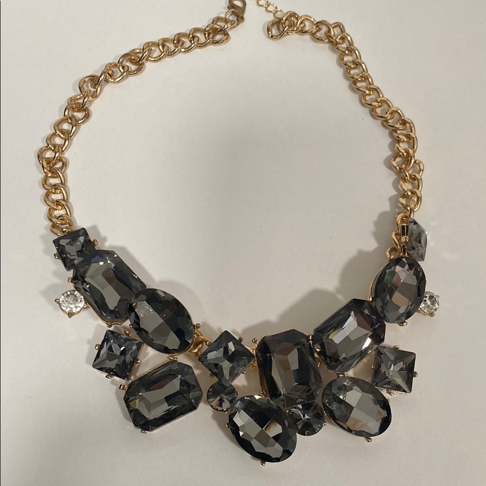 Elegant Gold and Black Statement Necklace 💎